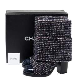 مملوكة مسبقًا Chanel Blue Tweed And Patent Leather CC Cap Toe Ankle Boots Size 38