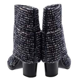 مملوكة مسبقًا Chanel Blue Tweed And Patent Leather CC Cap Toe Ankle Boots Size 38