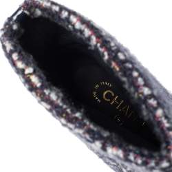 مملوكة مسبقًا Chanel Blue Tweed And Patent Leather CC Cap Toe Ankle Boots Size 38