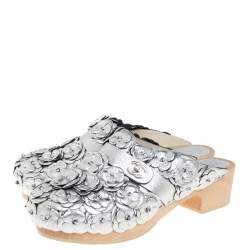 Pre Owned Chanel Metallic Silver Camellia Embellished CC Lock Wooden Clogs Size 39.5
