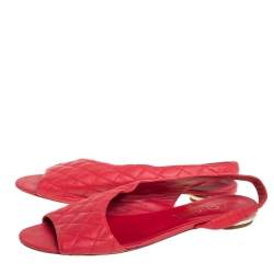 Pre Owned Chanel Red Quilted Leather Flat Sandals Size 40.5