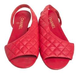 Pre Owned Chanel Red Quilted Leather Flat Sandals Size 40.5