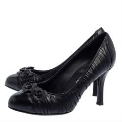 مملوكة مسبقًا Chanel Black Leather Camellia Pumps Size 38