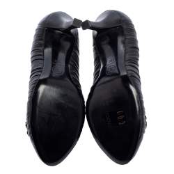 مملوكة مسبقًا Chanel Black Leather Camellia Pumps Size 38