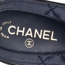 مملوكة مسبقًا حذاء سلايد شانيل جلد اسود مقدمة منفصلة مقاس 39