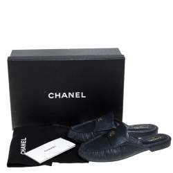 مملوكة مسبقًا حذاء سلايد شانيل جلد اسود مقدمة منفصلة مقاس 39