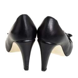 مملوكة مسبقًا Chanel Black Leather Camellia  Pumps Size 39