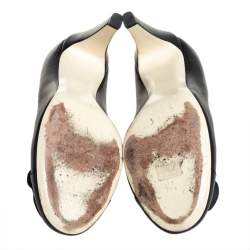 مملوكة مسبقًا Chanel Black Leather Camellia  Pumps Size 39