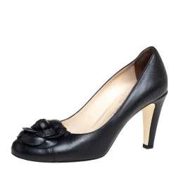 مملوكة مسبقًا Chanel Black Leather Camellia  Pumps Size 39