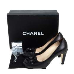 مملوكة مسبقًا Chanel Black Leather Camellia  Pumps Size 39