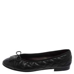 مملوكة مسبقًا حذاء باليرينا فلات شانيل مزين فيونكة سي سي مقدمة سوداء جلد مبطن أسود مقاس 38.5