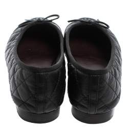 مملوكة مسبقًا حذاء باليرينا فلات شانيل مزين فيونكة سي سي مقدمة سوداء جلد مبطن أسود مقاس 38.5