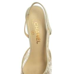 Pre Owned صندل شانيل فتحة كعب مقدمة قماش و دانتيل أبيض مقاس 38