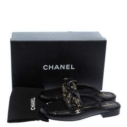 مملوكة مسبقًا Chanel Black Leather Braided Chain Mule Sandals Size 36