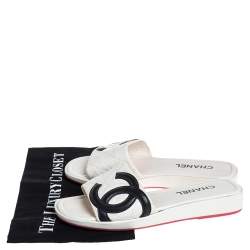 Pre Owned Chanel White/Black Leather CC Cambon Flat Slides Size 41.5