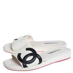 Pre Owned Chanel White/Black Leather CC Cambon Flat Slides Size 41.5