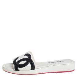 Pre Owned Chanel White/Black Leather CC Cambon Flat Slides Size 41.5