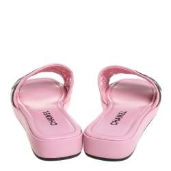 مملوكة مسبقًا Chanel Pink Leather CC Cambon Flat Slides Size 41.5
