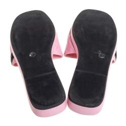 مملوكة مسبقًا Chanel Pink Leather CC Cambon Flat Slides Size 41.5