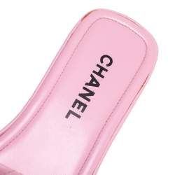 مملوكة مسبقًا Chanel Pink Leather CC Cambon Flat Slides Size 41.5