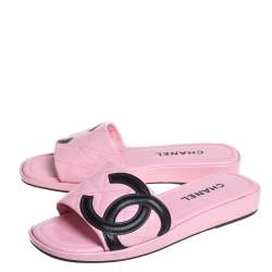 مملوكة مسبقًا Chanel Pink Leather CC Cambon Flat Slides Size 41.5
