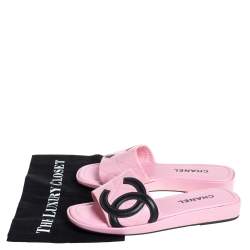 مملوكة مسبقًا Chanel Pink Leather CC Cambon Flat Slides Size 41.5