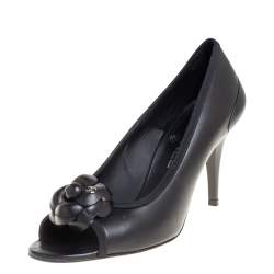 مملوكة مسبقًا حذاء كعب عالي شانيل كاميليا سي سي أسود مقدمة مفتوحة مقاس 38.5