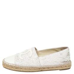 مملوكة مسبقًا Chanel White Sequins and Patent Leather CC Espadrilles Size 38