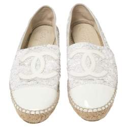 مملوكة مسبقًا Chanel White Sequins and Patent Leather CC Espadrilles Size 38