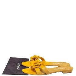 مملوكة مسبقًا Chanel Yellow Leather Camellia Open Toe Slide Sandals Size 38