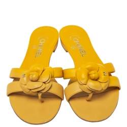 مملوكة مسبقًا Chanel Yellow Leather Camellia Open Toe Slide Sandals Size 38