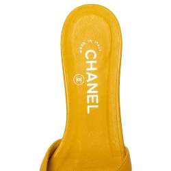 مملوكة مسبقًا Chanel Yellow Leather Camellia Open Toe Slide Sandals Size 38