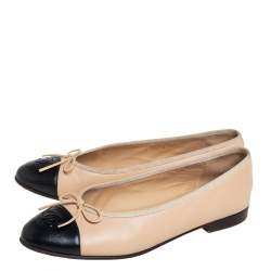 مملوكة مسبقًا Chanel Beige/Black Leather CC Cap Toe Ballet Flats Size 38