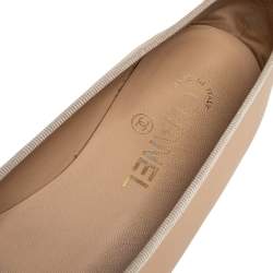 مملوكة مسبقًا Chanel Beige/Black Leather CC Cap Toe Ballet Flats Size 38