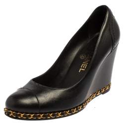 مملوكة مسبقًا Chanel Black Leather Chain Link Heel Wedges Size 38.5