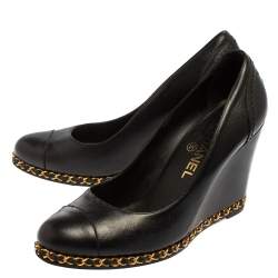 مملوكة مسبقًا Chanel Black Leather Chain Link Heel Wedges Size 38.5