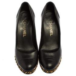 مملوكة مسبقًا Chanel Black Leather Chain Link Heel Wedges Size 38.5