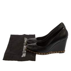 مملوكة مسبقًا Chanel Black Leather Chain Link Heel Wedges Size 38.5