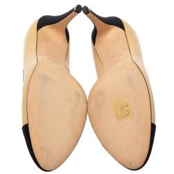 مملوكة مسبقًا Chanel Beige/Black Leather And Canvas CC Pumps Size 37.5