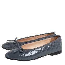 Pre Owned Chanel Grey Patent Leather CC Logo Ballet Flats Size 38.5