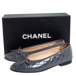 Pre Owned Chanel Grey Patent Leather CC Logo Ballet Flats Size 38.5