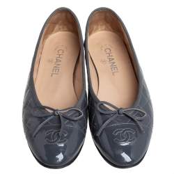 Pre Owned Chanel Grey Patent Leather CC Logo Ballet Flats Size 38.5
