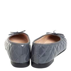 Pre Owned Chanel Grey Patent Leather CC Logo Ballet Flats Size 38.5
