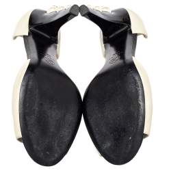 Pre Owned حذاء كعب عالي شانيل جلد كريمي سي سي لؤلؤ مزخرف دورسي مقدمة مفتوحة مقاس 40.5