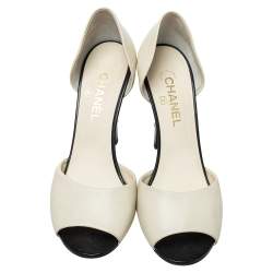 Pre Owned حذاء كعب عالي شانيل جلد كريمي سي سي لؤلؤ مزخرف دورسي مقدمة مفتوحة مقاس 40.5