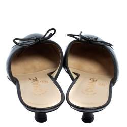 مملوكة مسبقًا Chanel Vintage Black Leather CC Cap Toe Mules Size 38