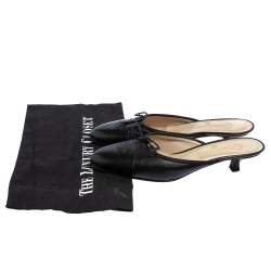 مملوكة مسبقًا Chanel Vintage Black Leather CC Cap Toe Mules Size 38