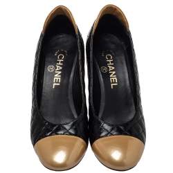 Pre Owned حذاء كعب عالي شانيل غطاء مقدمة جلد لامع وجلد مبطن ذهبي/ أسود مقاس 37.5