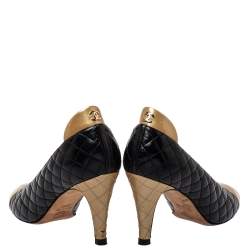Pre Owned حذاء كعب عالي شانيل غطاء مقدمة جلد لامع وجلد مبطن ذهبي/ أسود مقاس 37.5