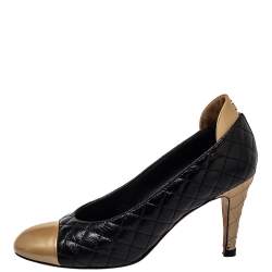 Pre Owned حذاء كعب عالي شانيل غطاء مقدمة جلد لامع وجلد مبطن ذهبي/ أسود مقاس 37.5